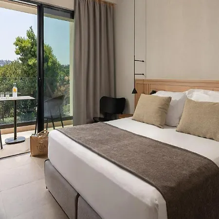 Hotel Helea Family